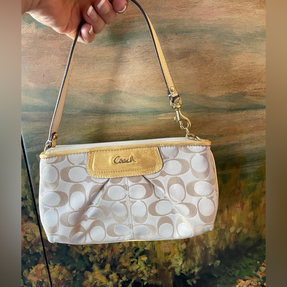 Coach Y2k Wristlet Wallet. Like New Condition. - image 2